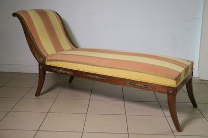 Méridienne ou lit de repos en bois teinté...