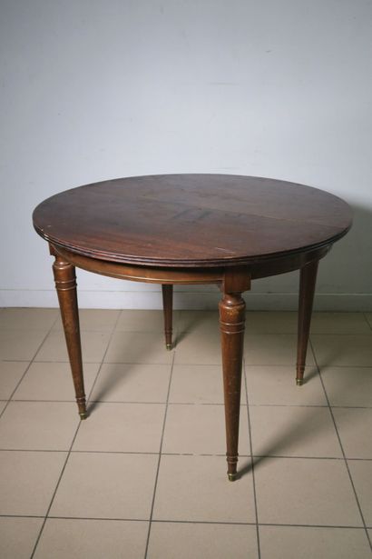 Table de salle à manger circulaire, à décor...
