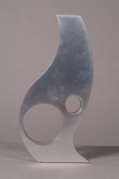 Vase en métal brossé et chromé 
Travail contemporain
H....