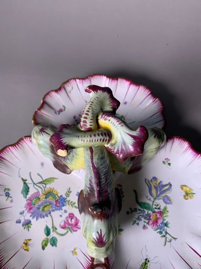 CHAROLLES 
Plat mendiant en faïence polychrome...