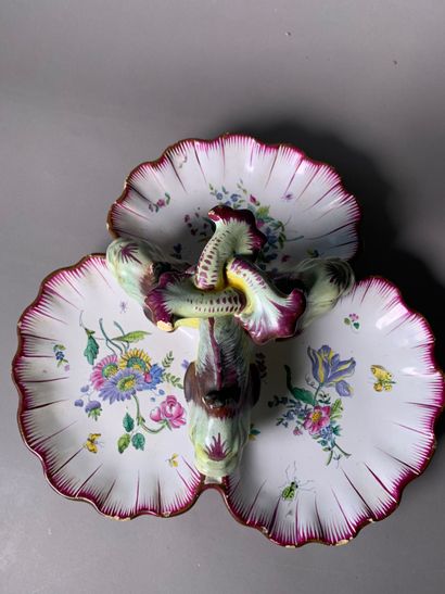 CHAROLLES 
Plat mendiant en faïence polychrome...