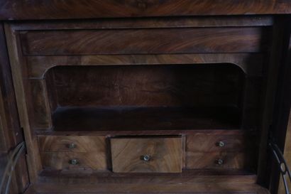 Secrétaire en placage d'acajou ouvrant en...
