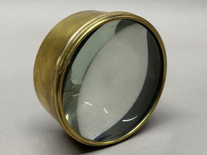 Loupe de bureau dite loupe de table à cartes
Fin...