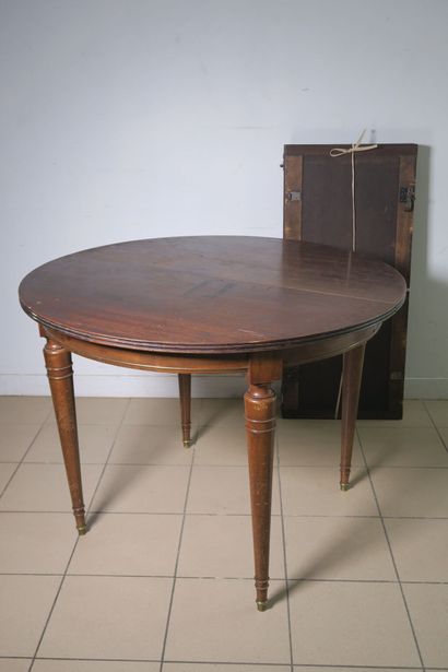 Table de salle à manger circulaire, à décor...