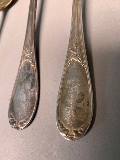 ERCUIS 
Partie de ménagère en métal argenté...