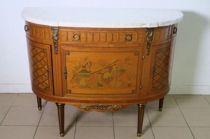 Commode demi-lune en bois de placage et marqueterie...