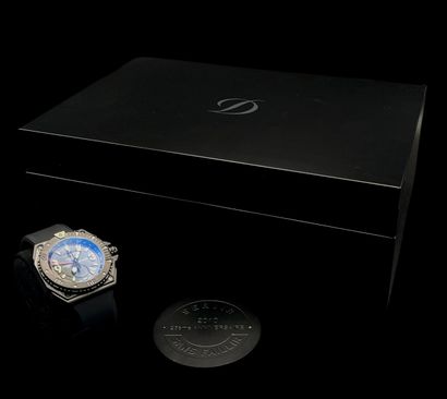 S.T. DUPONT
Montre GMT en acier noirci, édition...