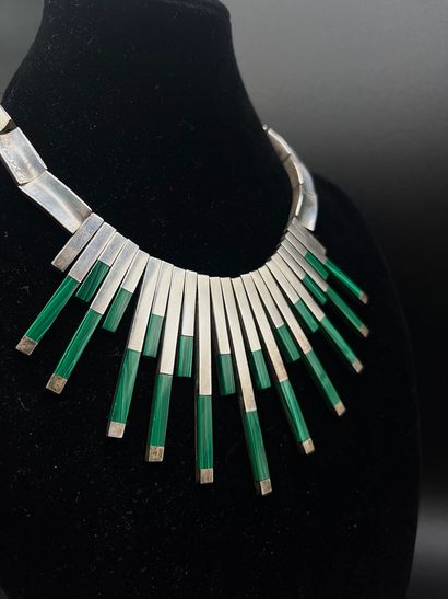 Collier en argent (800‰) à maillons articulés...