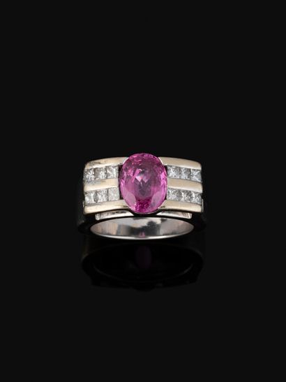 C. BENAMOSI
Bague en or gris 18K (750‰) lisse...