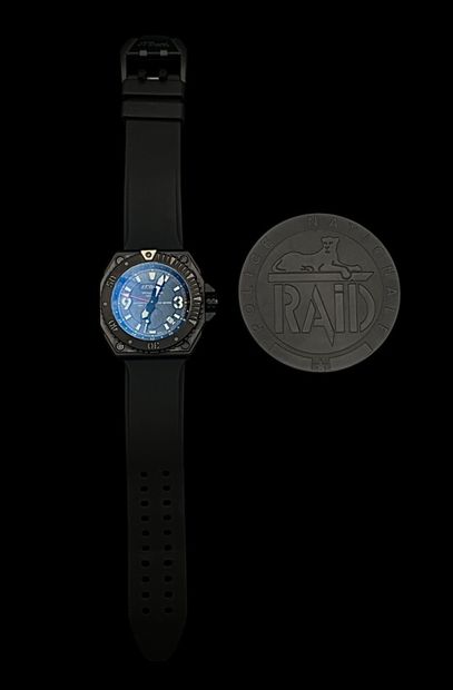 S.T. DUPONT
Montre GMT en acier noirci, édition...