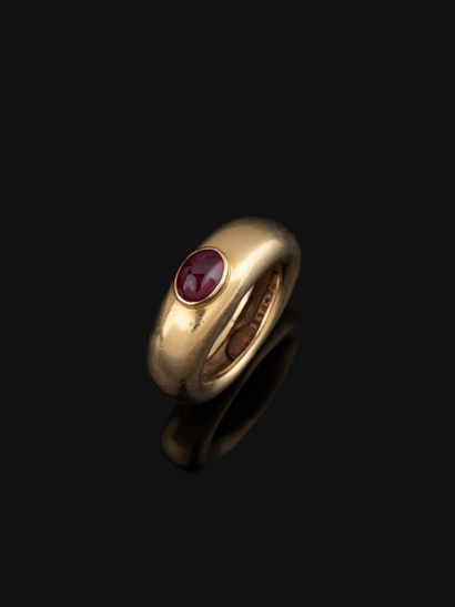 CHAUMET, Paris.
Bague jonc bombé en or jaune...