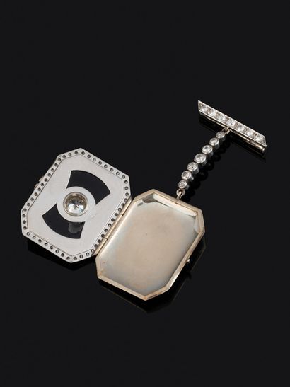 Broche en platine (850‰) et or gris 18K (750‰)...