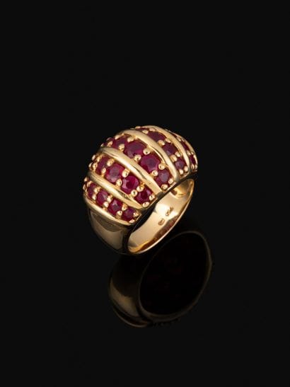 Bague en or jaune 18K (750‰) formant Jonc...