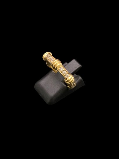 Anneau en or jaune 18K (750‰) serti de lignes...
