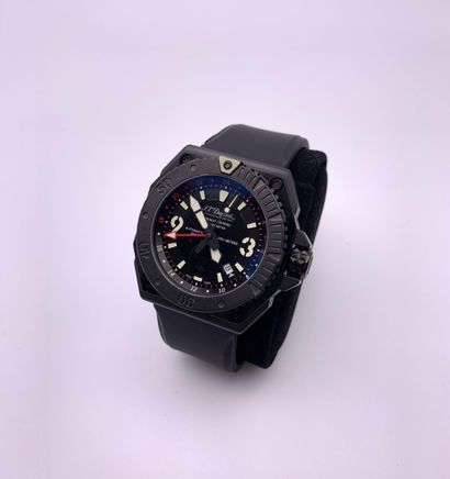 S.T. DUPONT
Montre GMT en acier noirci, édition...