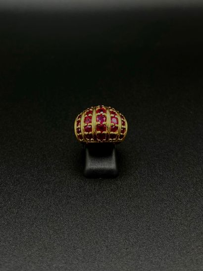 Bague en or jaune 18K (750‰) formant Jonc...
