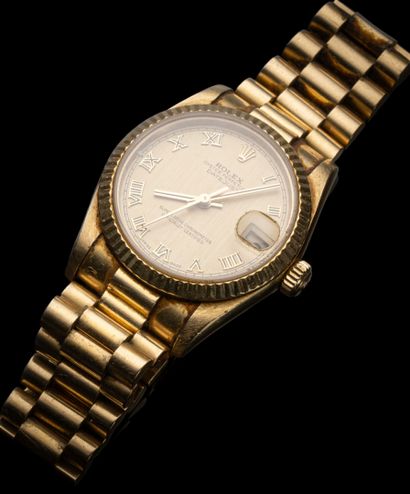 ROLEX 
Montre en or jaune 18K (750‰), collection...