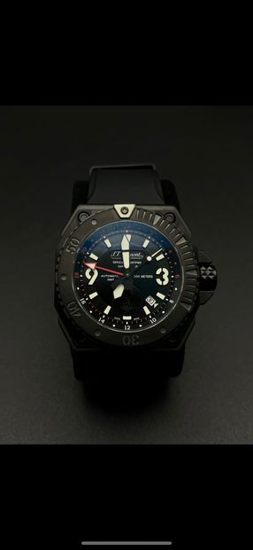 S.T. DUPONT
Montre GMT en acier noirci, édition...