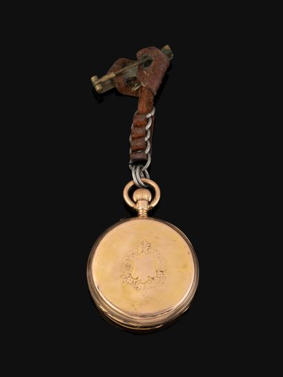 Montre de col en or jaune 18K (750‰) accidentée....