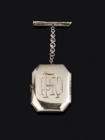 Broche en platine (850‰) et or gris 18K (750‰)...