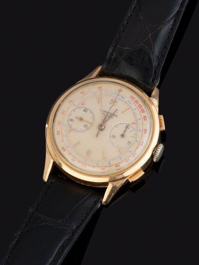 LONGINES
Montre chronographe en or jaune...