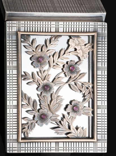 BOUCHERON Paris
Poudrier en argent (800‰)...