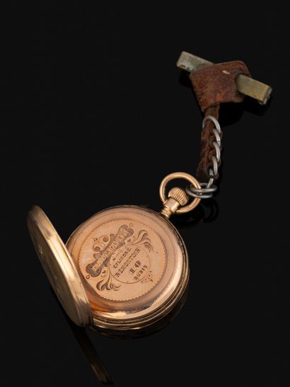 Montre de col en or jaune 18K (750‰) accidentée....