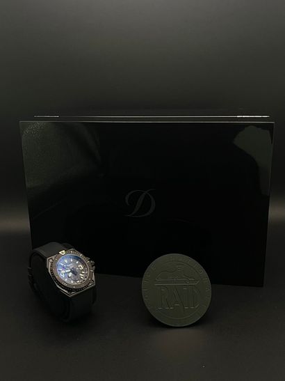 S.T. DUPONT
Montre GMT en acier noirci, édition...