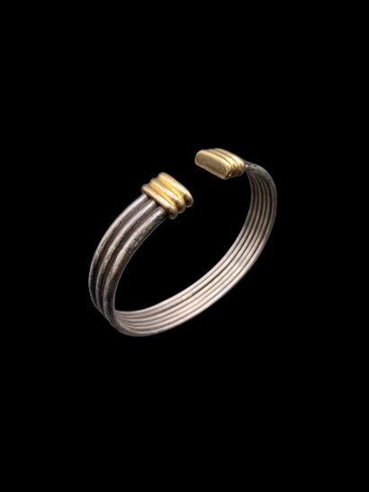 O.J. PERRIN
Bracelet jonc semi-rigide ouvert...