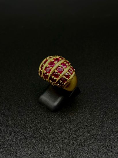 Bague en or jaune 18K (750‰) formant Jonc...