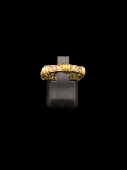 Anneau en or jaune 18K (750‰) serti de lignes...