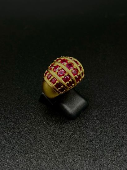 Bague en or jaune 18K (750‰) formant Jonc...