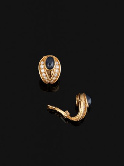 BOUCHERON 
Paire clips d'oreilles en or jaune...