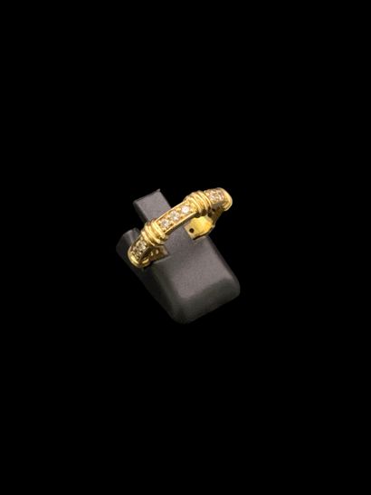 Anneau en or jaune 18K (750‰) serti de lignes...