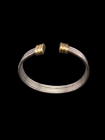 O.J. PERRIN
Bracelet jonc semi-rigide ouvert...