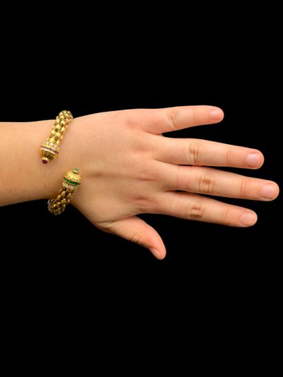 Bracelet Jonc semi rigide ouvert croisé en...
