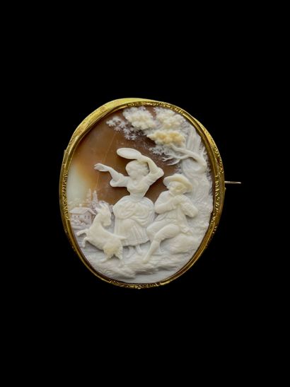 Broche en or jaune 18K (750‰) centrée d'un...