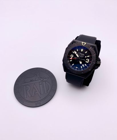 S.T. DUPONT
Montre GMT en acier noirci, édition...