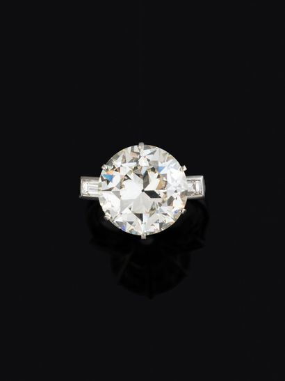 Bague en platine (850‰) centrée d'un diamant...