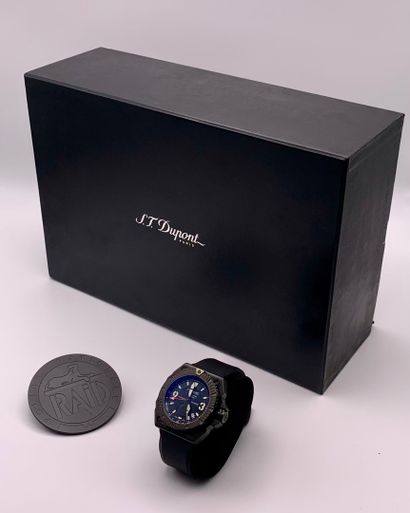 S.T. DUPONT
Montre GMT en acier noirci, édition...