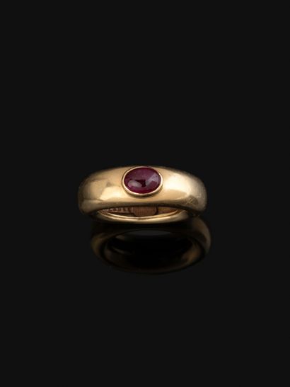 CHAUMET, Paris.
Bague jonc bombé en or jaune...