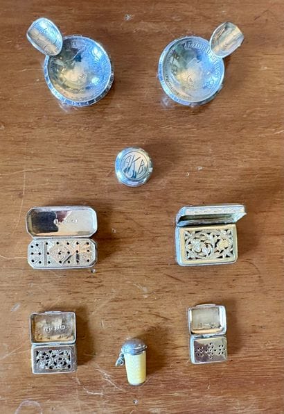Ensemble en argent (800‰) comprenant :
-...