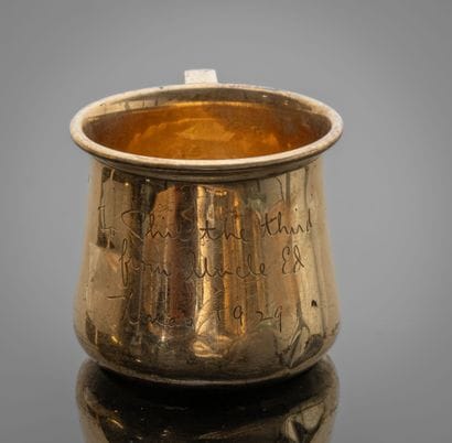 14K yellow gold mug (585‰) engraved: 