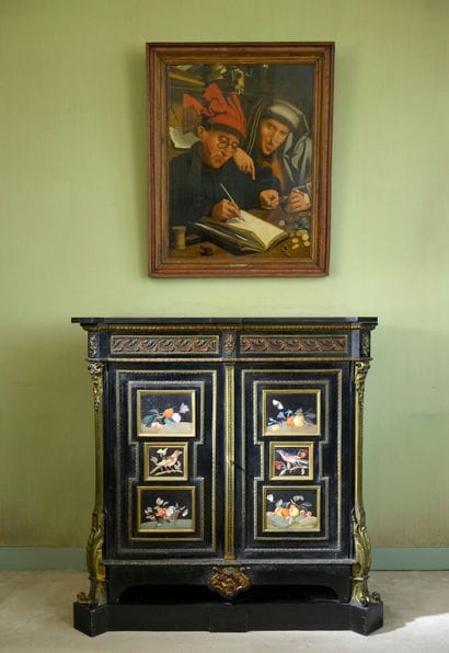 Armoire à hauteur d'appui en placage d'ébène...