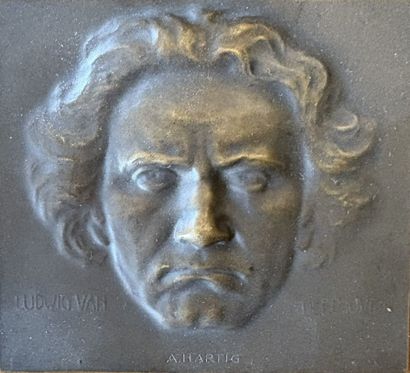 Ensemble de six médailles en bronze figurant...