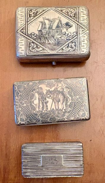 Trois tabatières en argent (800‰) :
- Deux,...