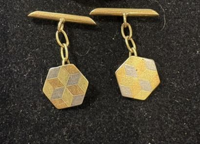 Lot of cufflinks including :
- A pair in...