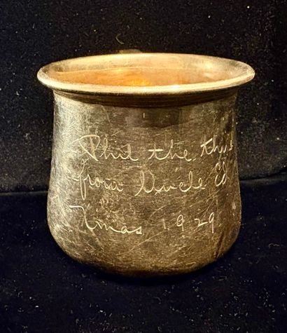 14K yellow gold mug (585‰) engraved: 