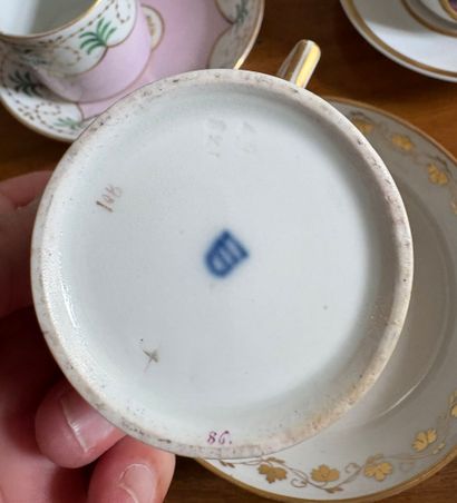 VIENNE
Sept tasses « litron » et leur sous...