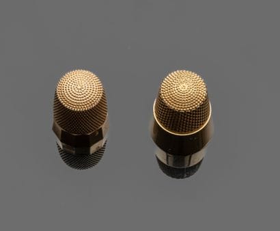 Two 14K yellow gold thimbles (585‰).
One...